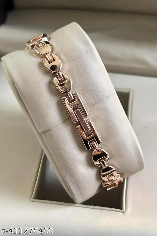 New Fancy Solid Dial Attractive Metal Chain Attractive Bracelet Analog Watch for Women