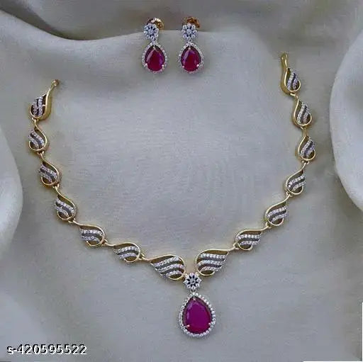 Sizzling Glittering Women Necklaces &amp; Chains